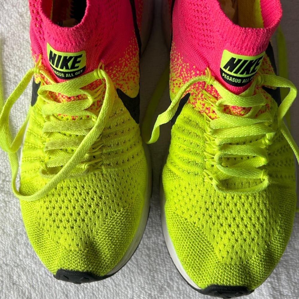 Gently used Nike sock like running. Size 6
